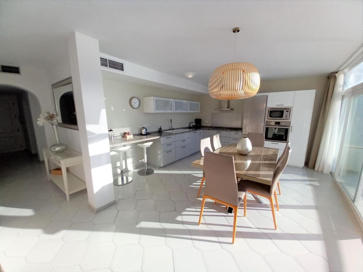 Miraflores Beachfront Penthouse Sitio de Calahonda Екстериор снимка
