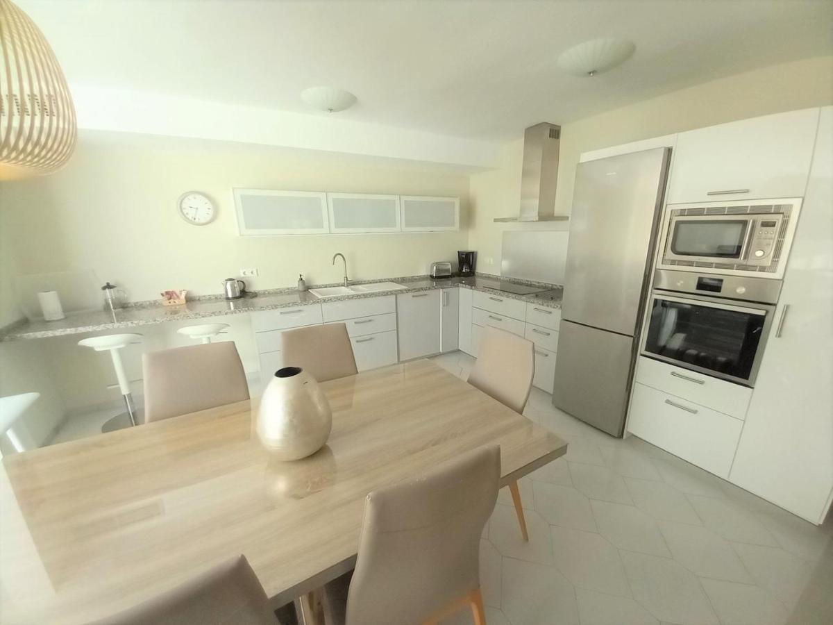 Miraflores Beachfront Penthouse Sitio de Calahonda Екстериор снимка